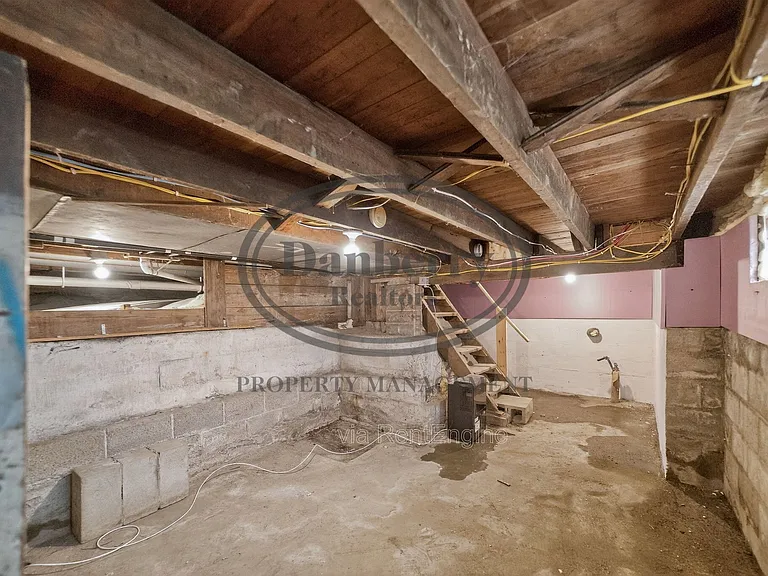 260 E 6th St — Photo 12