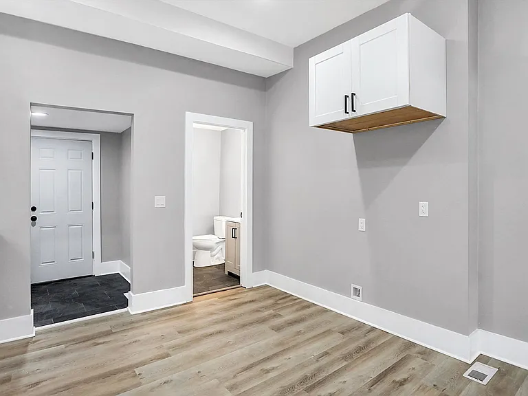 835 Weghorst St — Photo 27