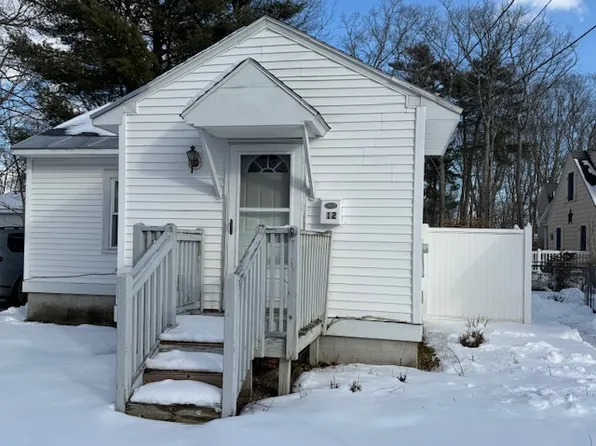 12 Pine Ln, Old Orchard Beach, ME 04064