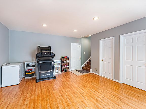 3rd image of 7001 Courtyard Way