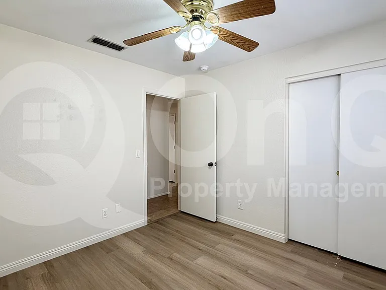 8318 W Clear Stream Dr — Photo 10