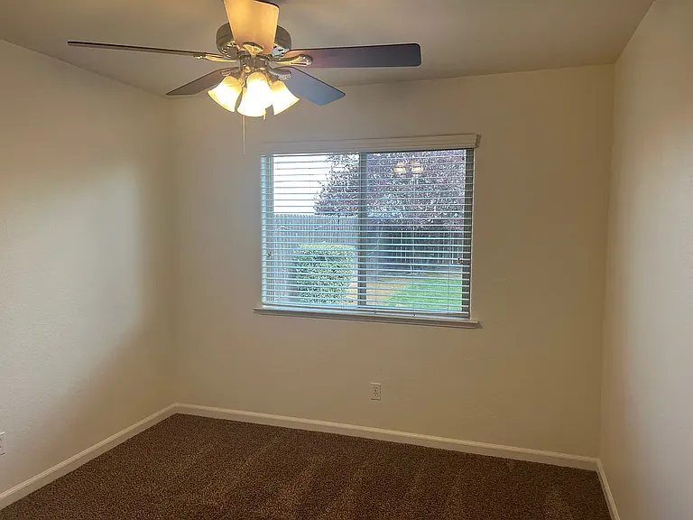 881 Hill Ave — Photo 5
