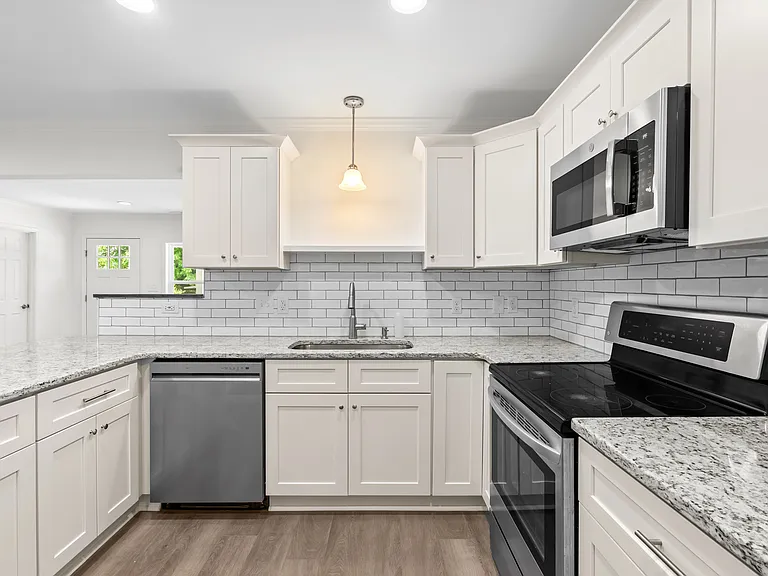 320 Clay St — Photo 9