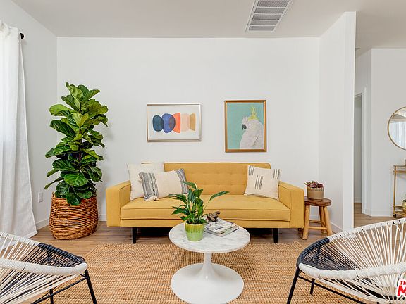 3rd image of 5722 S Manhattan Pl