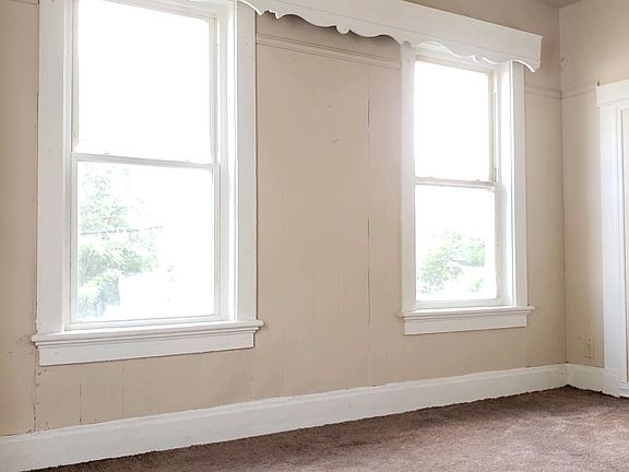 3rd image of 611 Heaton St #1