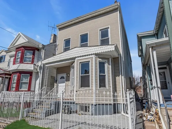 1081 William St, Elizabeth City, NJ 07201