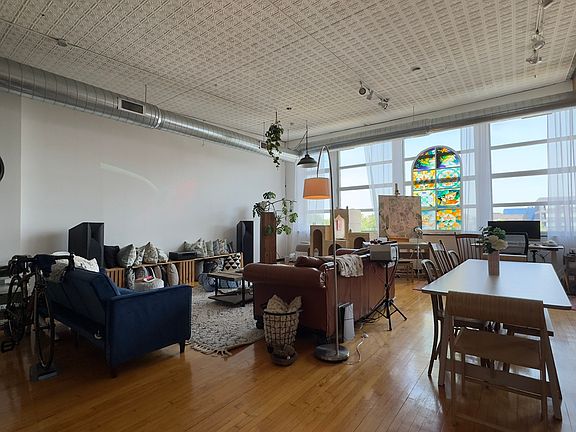 2nd image of 2410 W North Ave #R