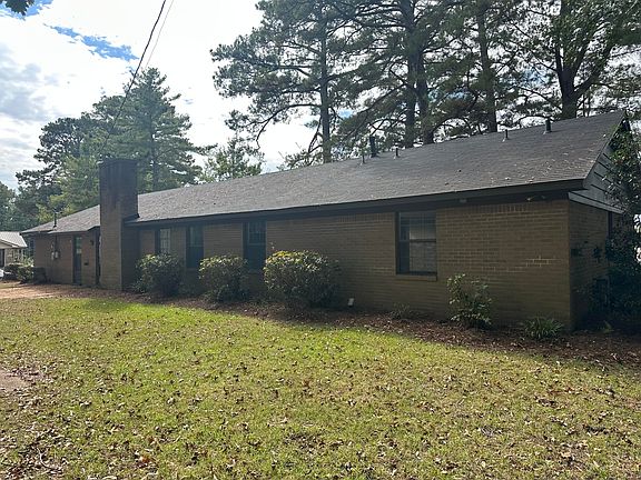 3rd image of 1008 Elvis Presley Dr