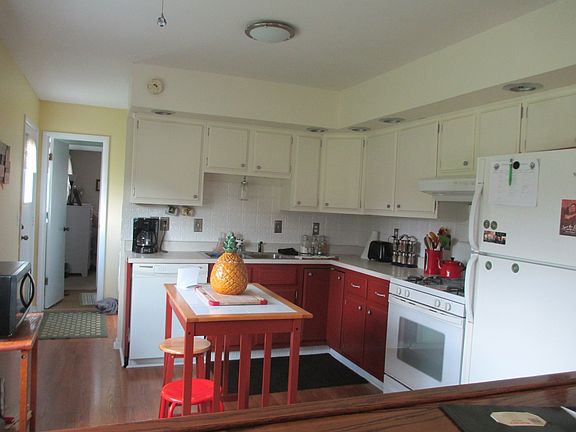 3rd image of 110 Knoll Dr