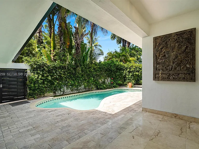 7810 Beachview Dr — Photo 32