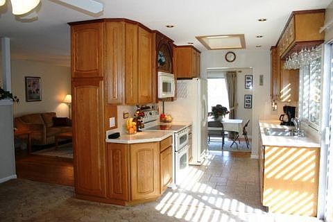 4th image of 639 Pelican Ct