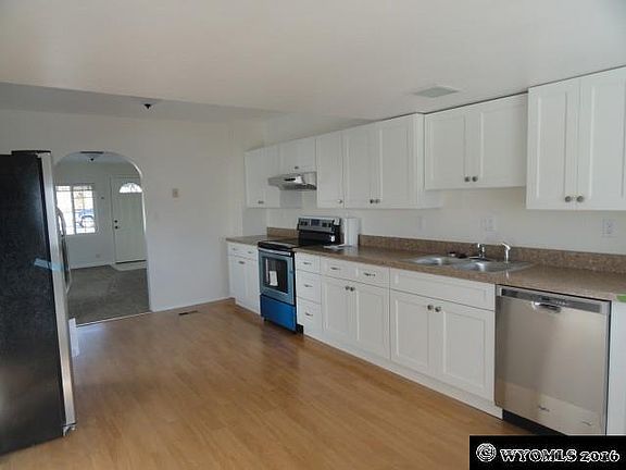 3rd image of 679 W 2nd North St