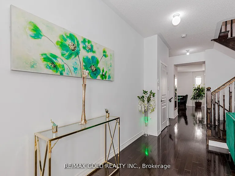 39 Chesterwood Cres — Photo 8