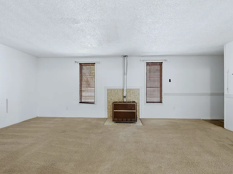 415 Lewis St — Photo 8