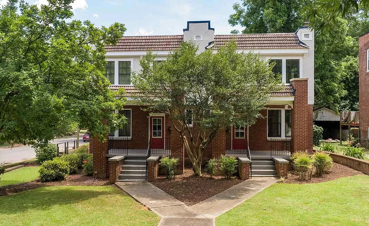 Charming 3-Bedroom, 2.5-Bath Duplex in Wales Garden — Photo 1