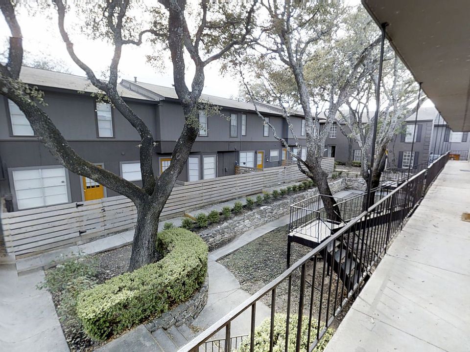 Building Photo 5