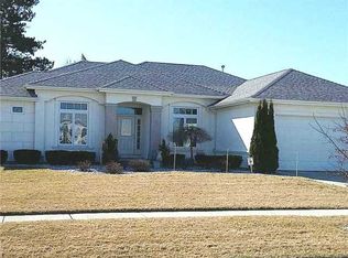 9109 Pelican Cove Ct, Sylvania, OH 43560