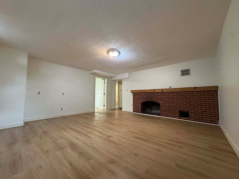 660 S Alcott St — Photo 4