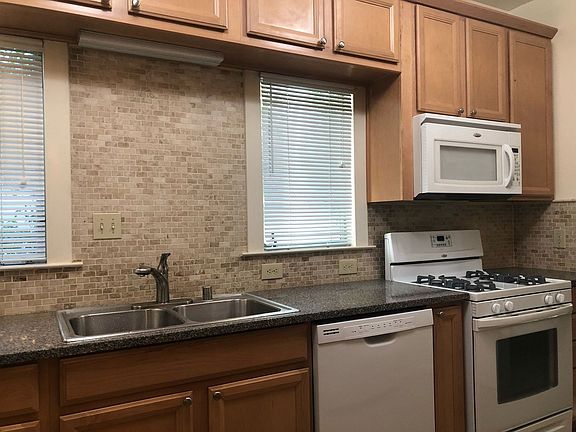 3rd image of 2110 G St APT 2