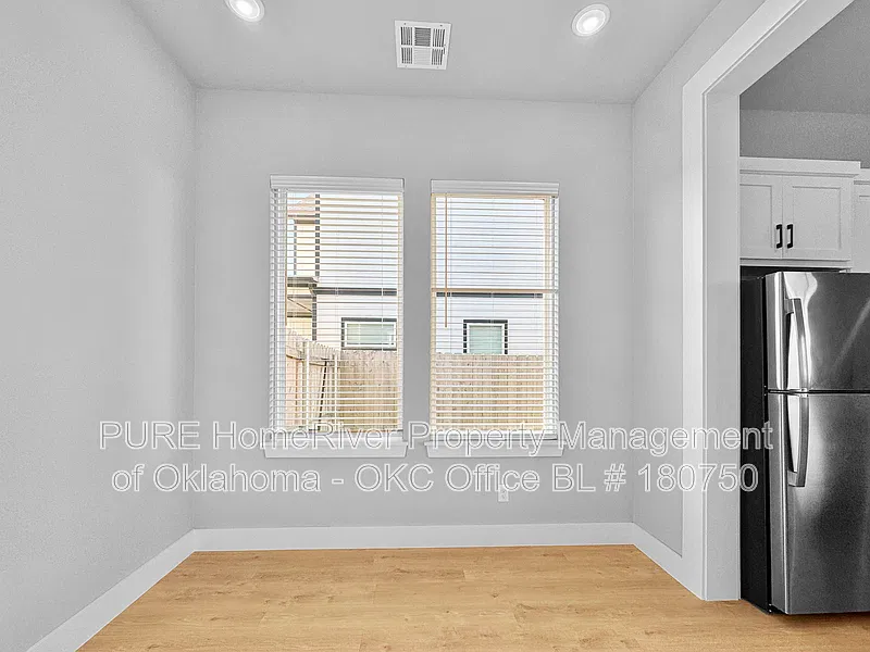 3 bed, 2.5 bath, 1600 sqft, $2,295 — Photo 3