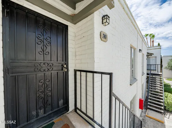 8450 E Old Spanish Trl APT 241, Tucson, AZ 85710