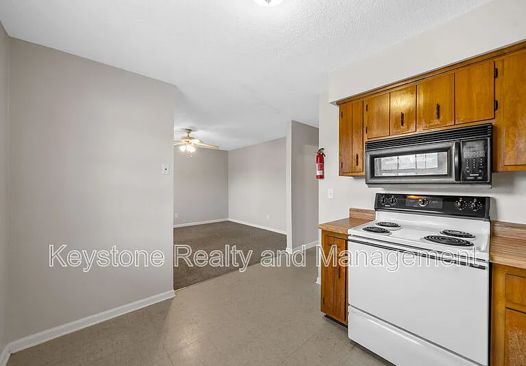 1375 Thompsonville Ln #3 — Photo 10