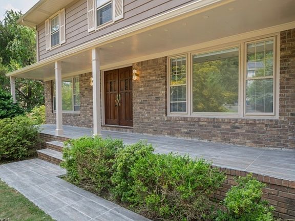3rd image of 20 Whitewood Dr #1