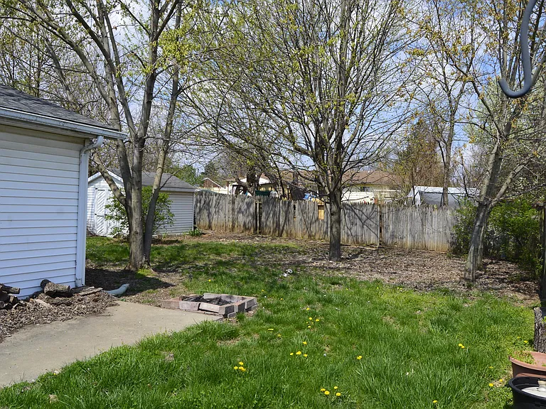 304 E Oak Ave #B — Photo 3