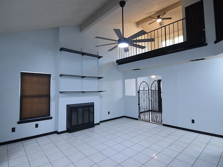 2518 Skyline Dr — Photo 6