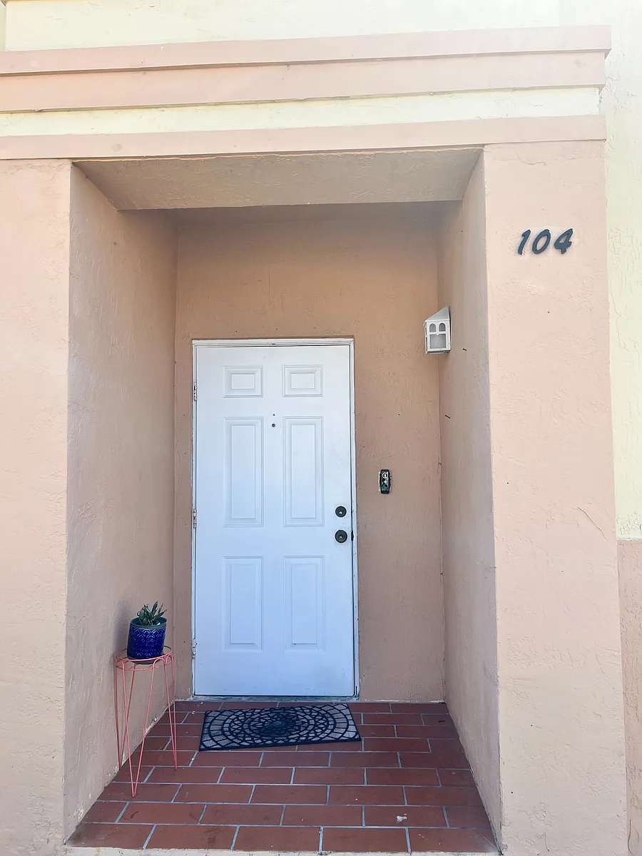 Building Photo - 312 NW 114th Ave #104