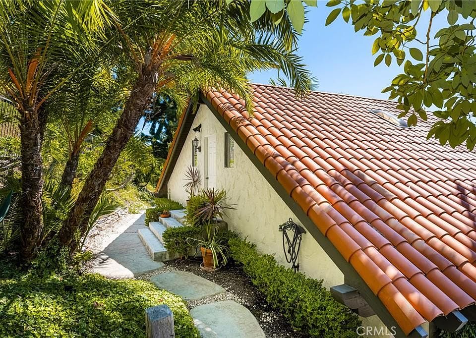 1st image of 1681 La Loma Dr #B