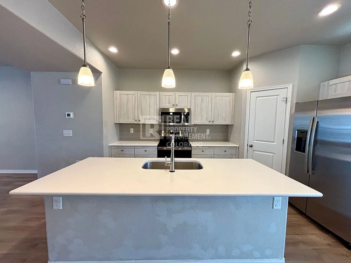 Spacious D20 Townhome with Upgraded Finishes — Photo 4