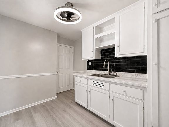 3rd image of 14212 Rainbow Ave