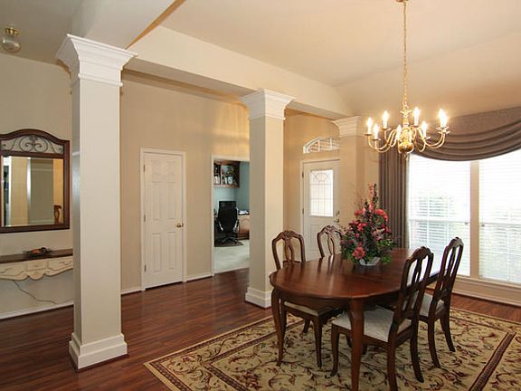 2nd image of 5910 Regency Dr