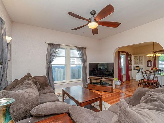 4th image of 520 E 29th St
