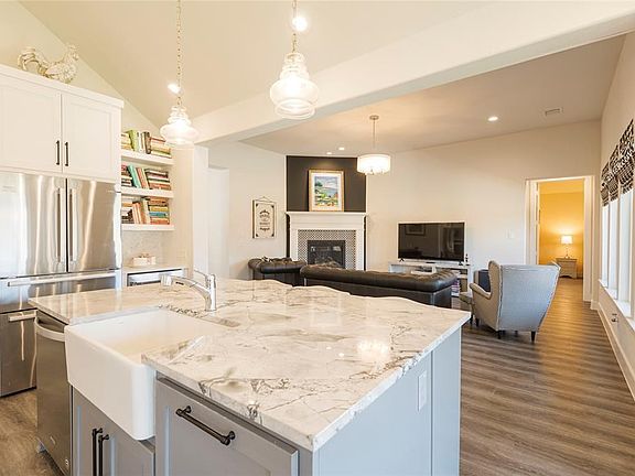 3rd image of 3760 Llano Dr