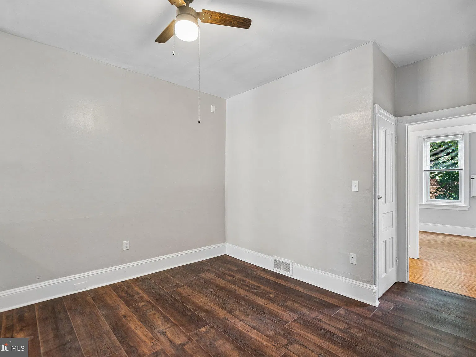2 bed, 1.0 bath, 880 sqft, $1,300 — Photo 3
