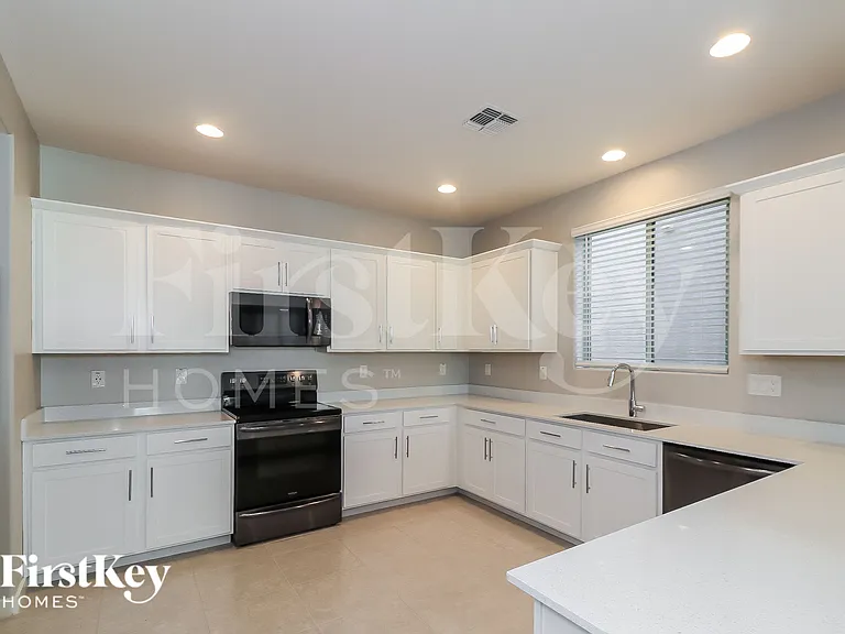 2927 N Athena — Photo 7