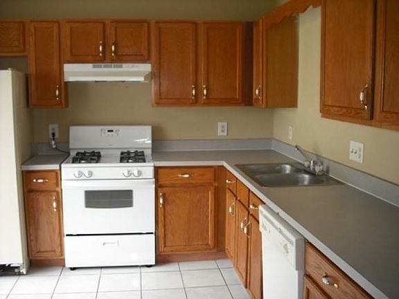 4th image of 5566 Regal Oak Cir