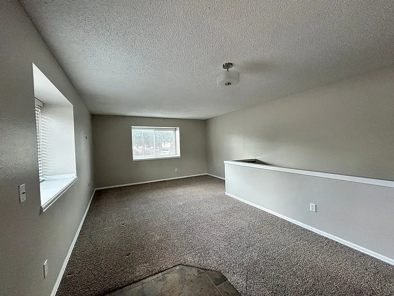 2436 Scott Ct — Photo 3