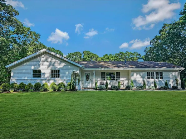 11 Carol Avenue, Manorville, NY 11949