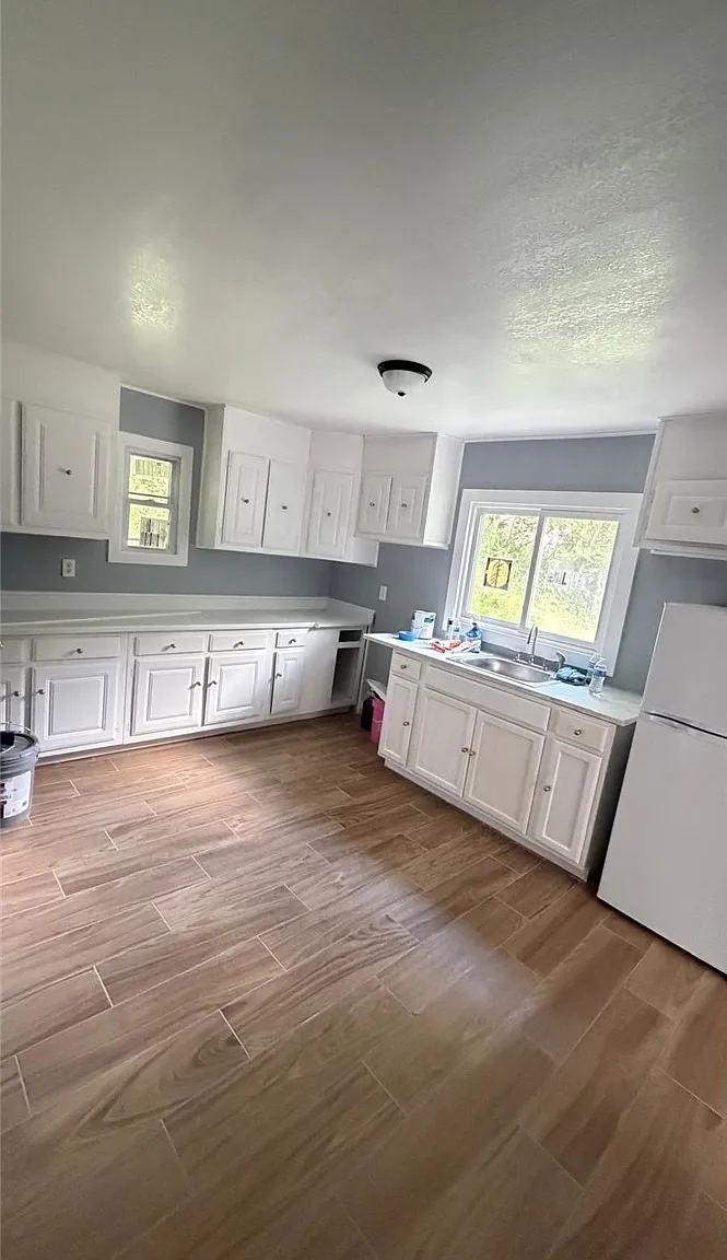3 bed, 1.5 bath, 1196 sqft, $1,550 — Photo 3