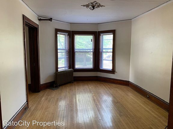 3rd image of 1838 N Oakland Ave APT 5