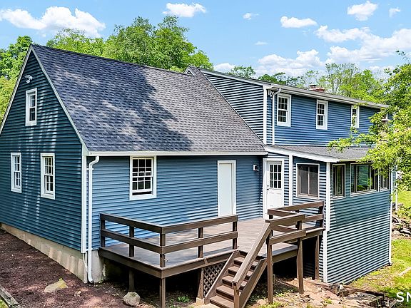 4th image of 890 Copper Hill Road