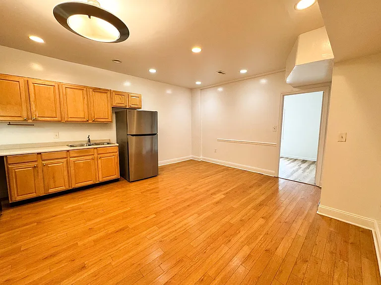 1652 W Virginia Ave NE #1 — Photo 9