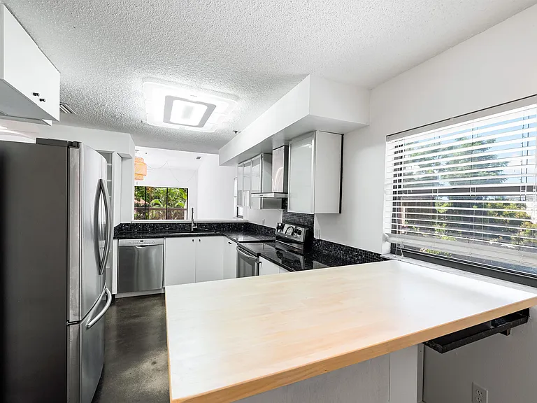 800 Hudson Ave #303 — Photo 13