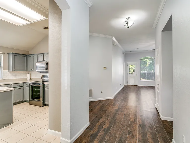 2408 Graystone Ln — Photo 6
