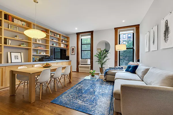 Sold by Compass | media 21