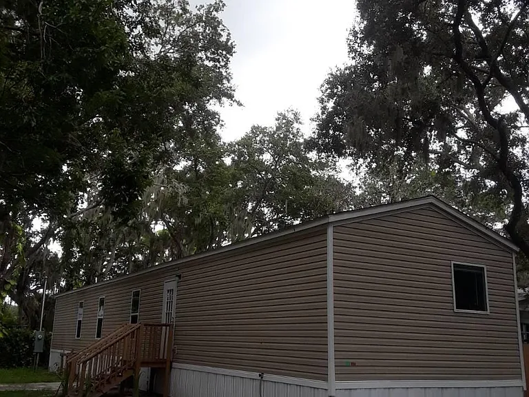 106 Kenwood Ave — Photo 2