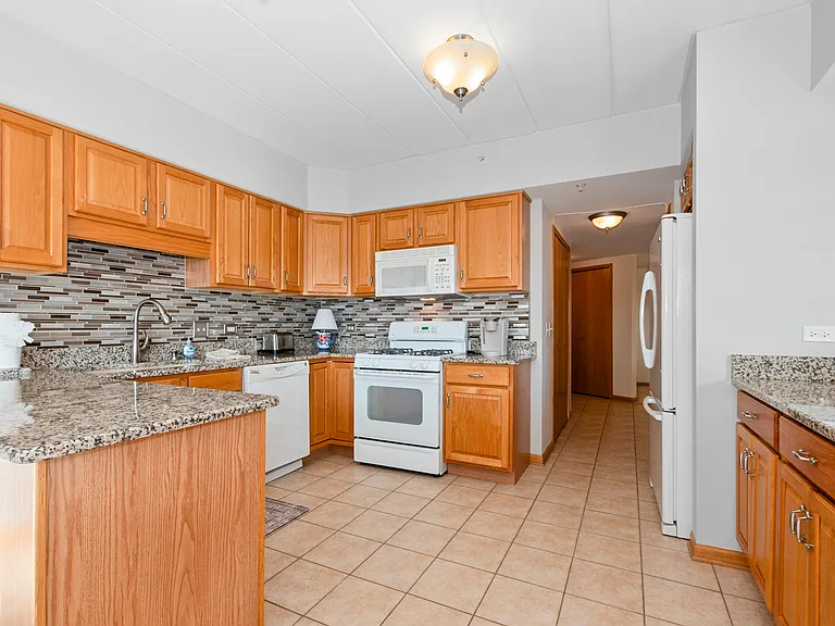 14130 Sheffield Dr #202 — Photo 9